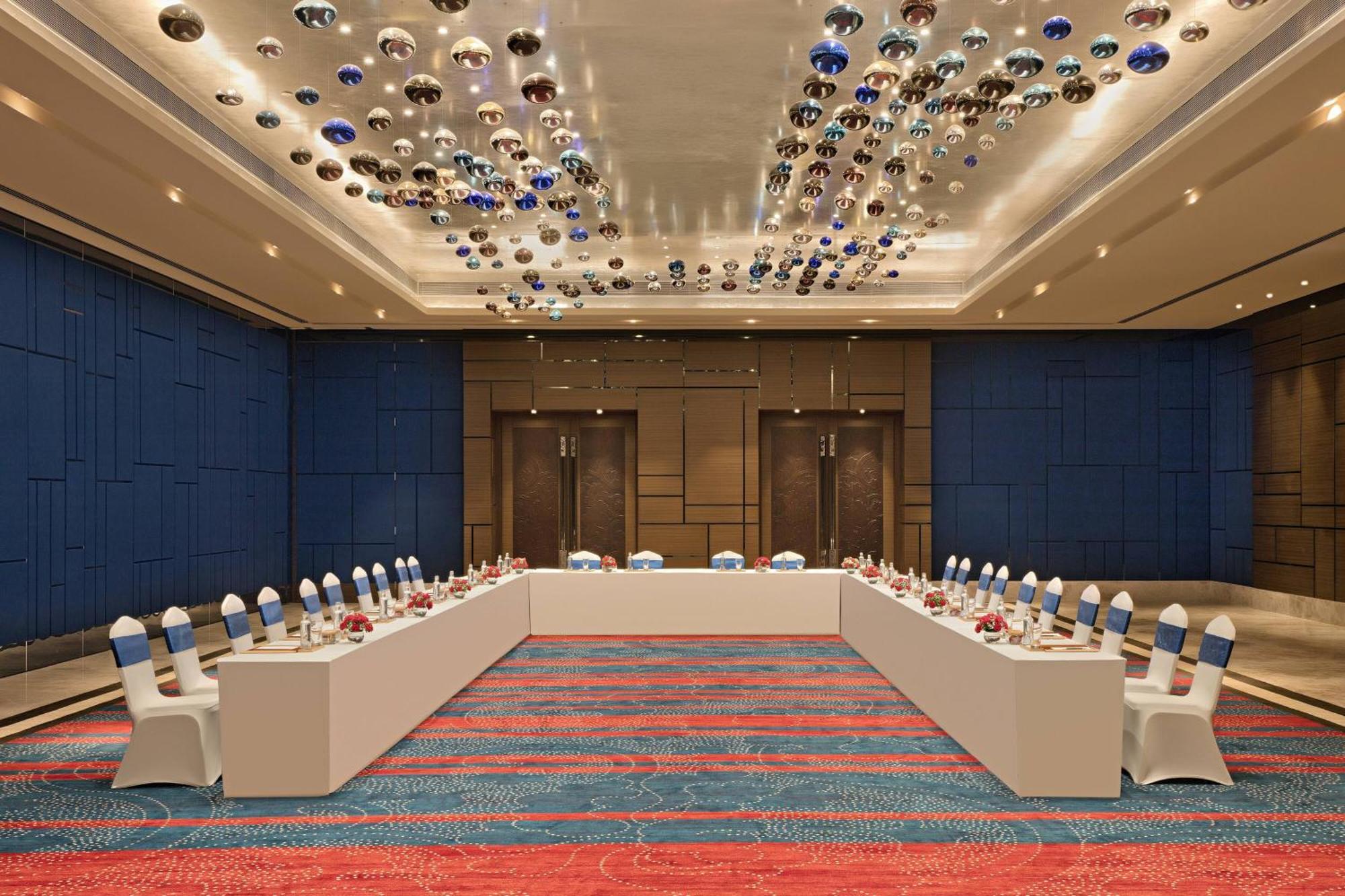 Sheraton Grand Bengaluru Whitefield Hotel & Convention Center Exterior foto