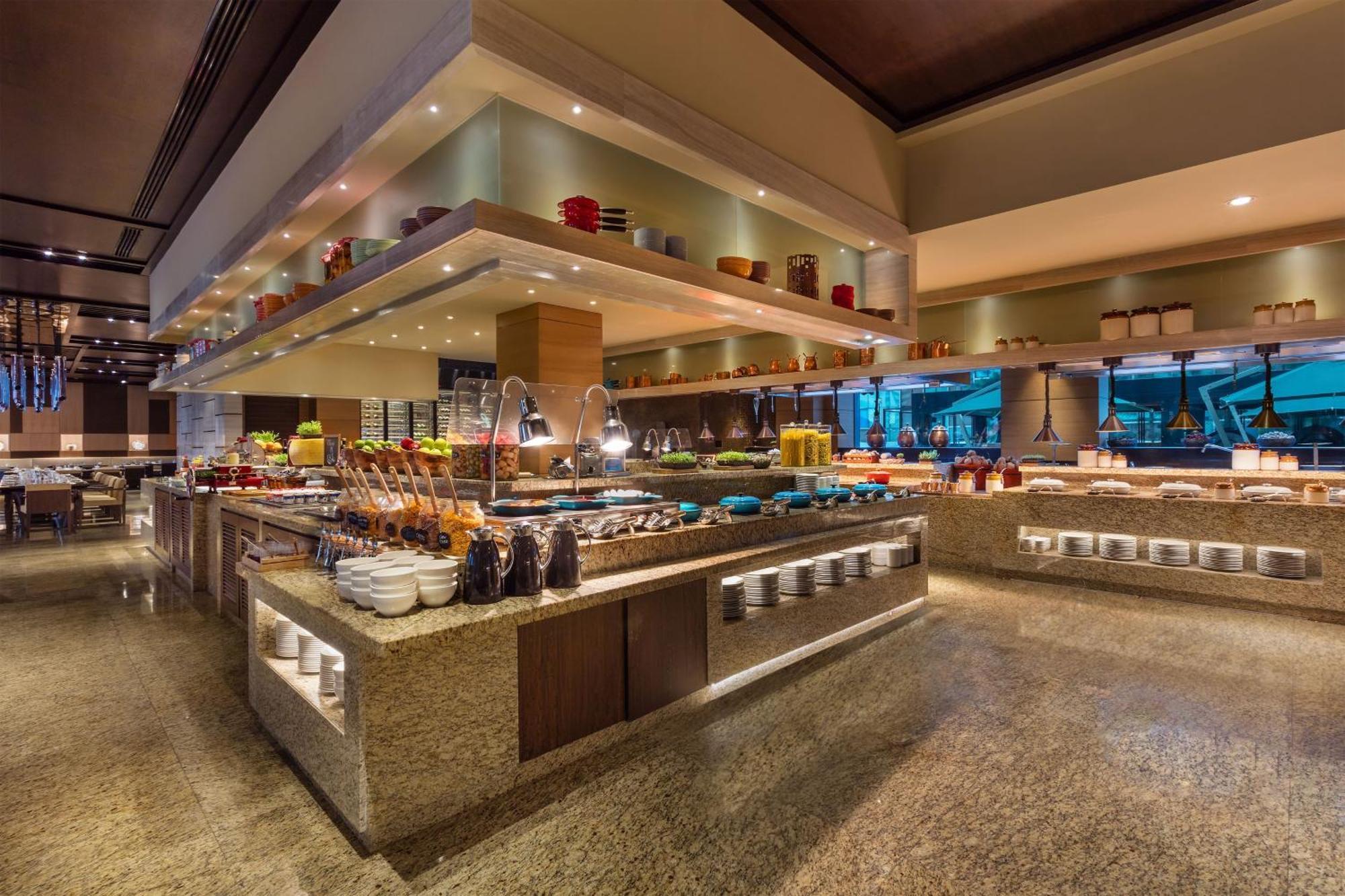 Sheraton Grand Bengaluru Whitefield Hotel & Convention Center Exterior foto
