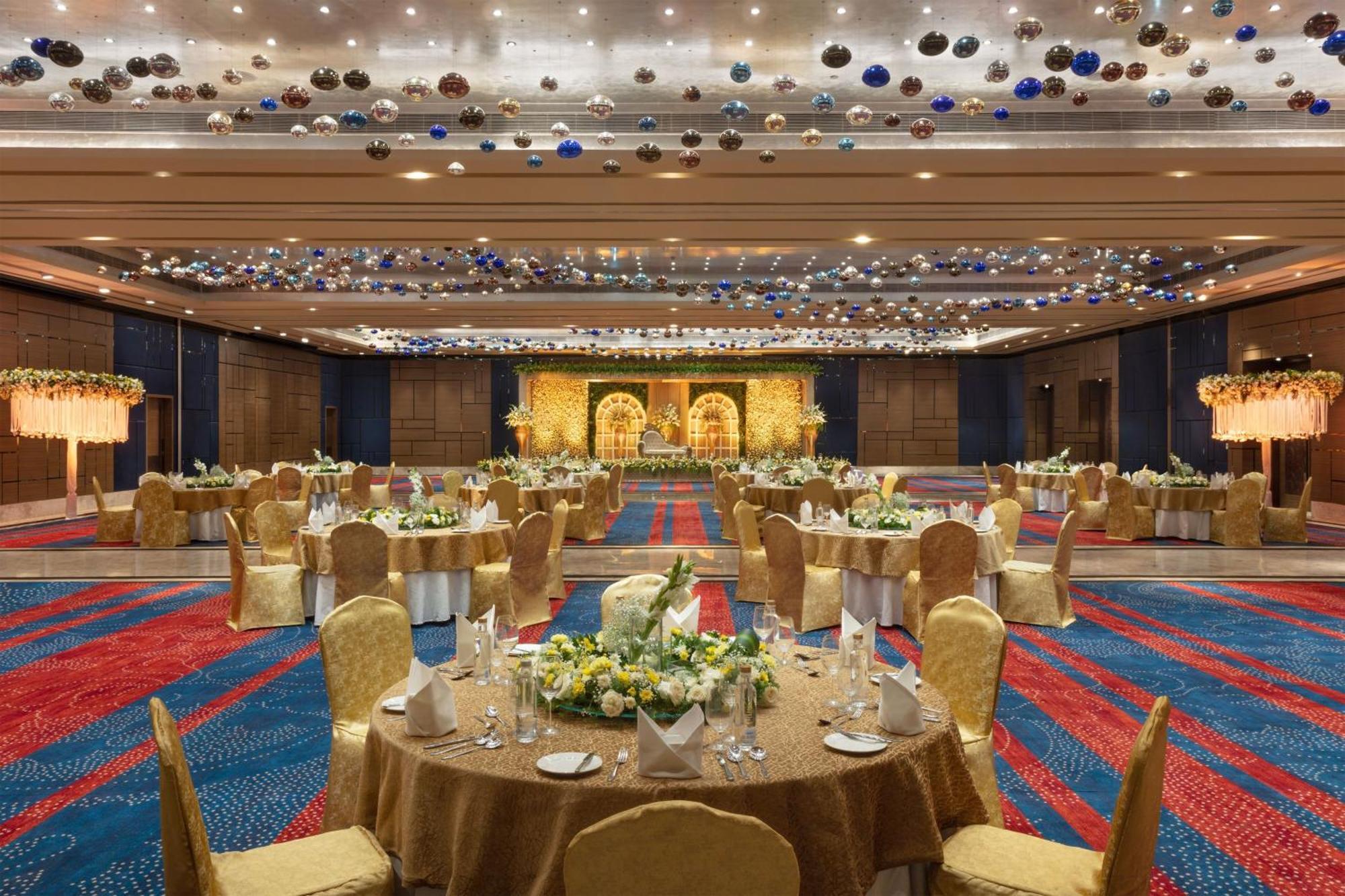 Sheraton Grand Bengaluru Whitefield Hotel & Convention Center Exterior foto