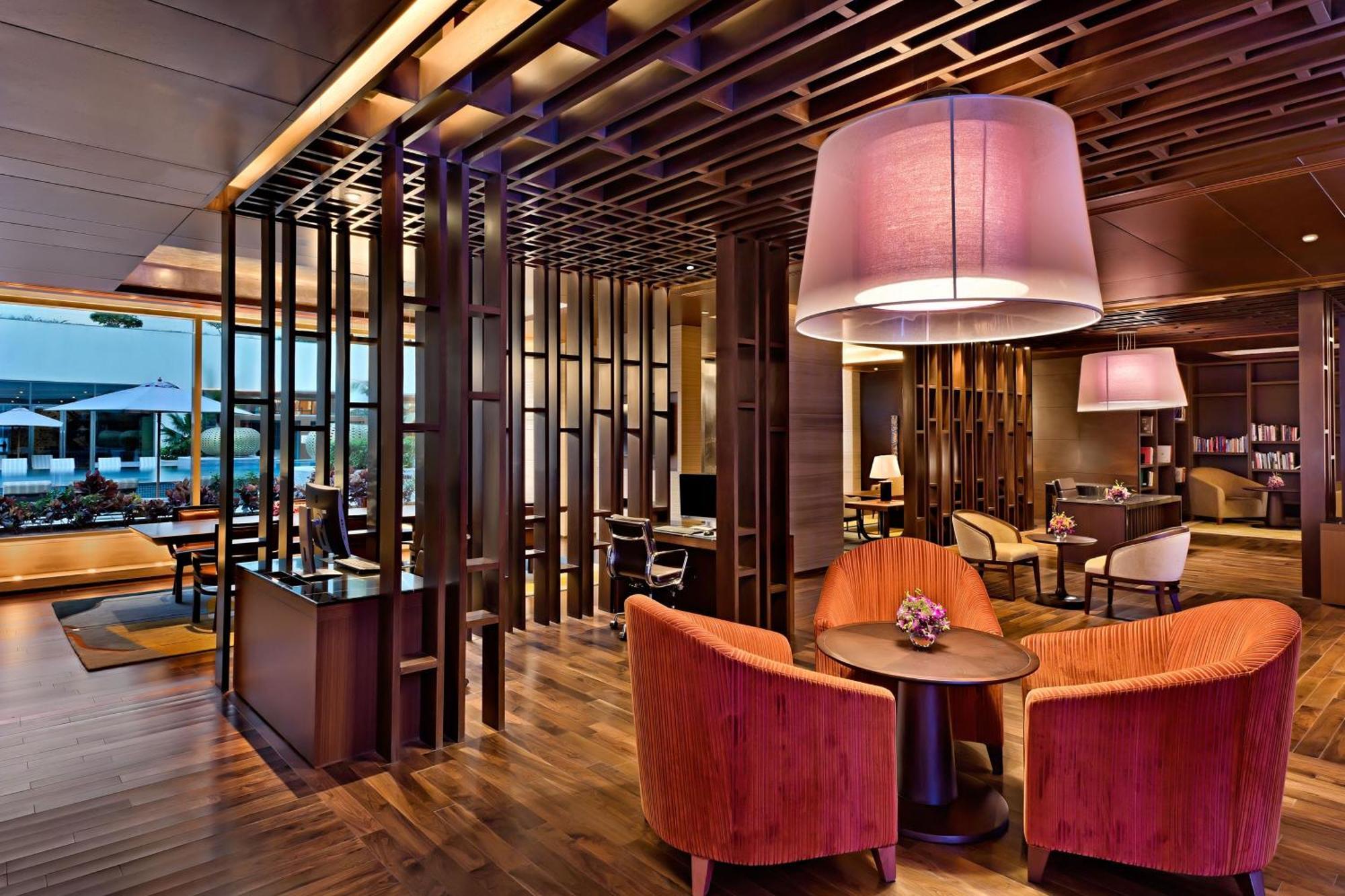 Sheraton Grand Bengaluru Whitefield Hotel & Convention Center Exterior foto